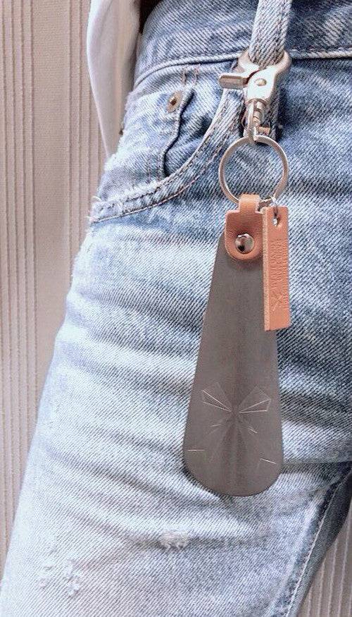 WDBM SHOEHORN KEY HOLDER - BAND-MAID Shop